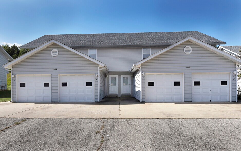 Primary Photo Of 24890 Scenic Dr, Waynesville Apartments For Sale