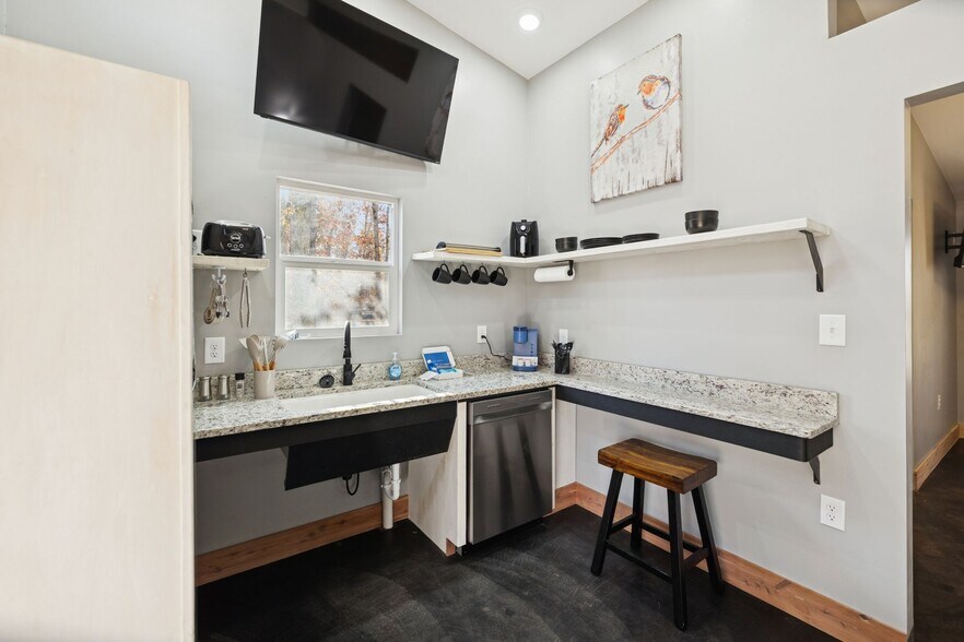 More Photos Of 3158 Summertown Hwy, Summertown Hotel For Sale
