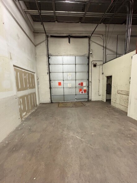 More Photos Of 135 Prestige Park Cir, East Hartford Light Manufacturing For Sale