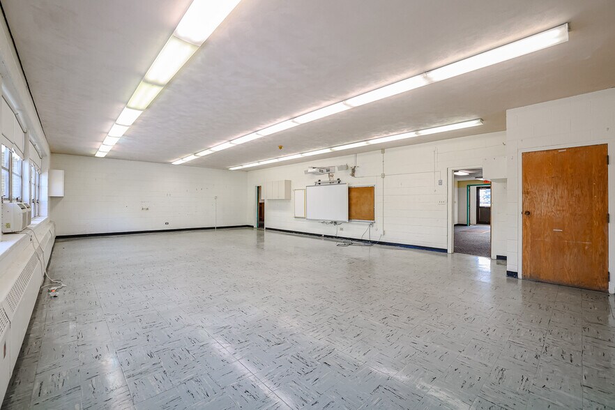 More Photos Of 331 George St, West Chicago Schools For Lease