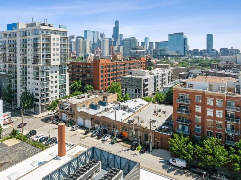 More Photos Of 942-944 W Huron St, Chicago General Retail For Sale