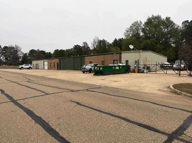 Primary Photo Of 115-119 Plaza W, Texarkana Warehouse For Sale