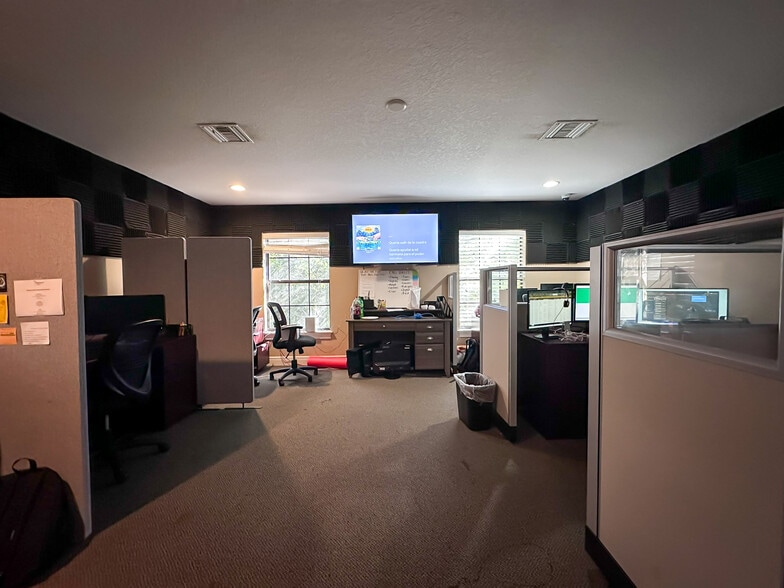 More Photos Of 180 Fitzgerald Rd, Lakeland Office For Sale