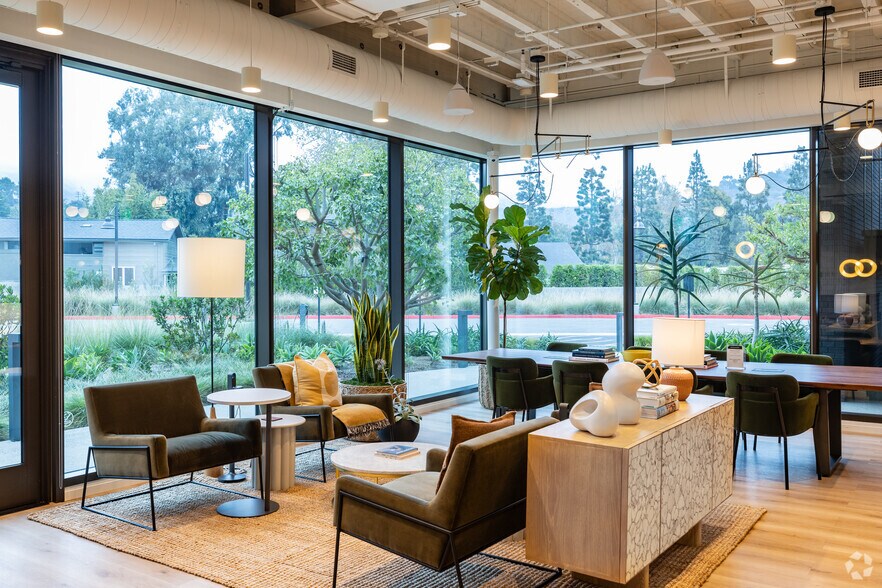 More Photos Of 23465 Civic Center Way, Malibu Office For Lease