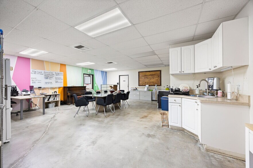 More Photos Of 81500 Industrial Pl, Indio Warehouse For Sale