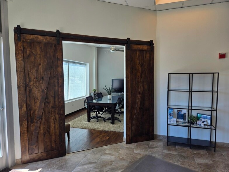 More Photos Of 621 Southpark Dr, Littleton Showroom For Sale