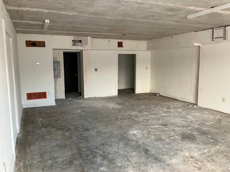 More Photos Of 12691-12695 Mcgregor Blvd, Fort Myers Unknown For Lease