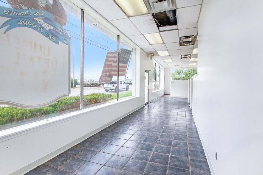 More Photos Of 600 N Clark St, Albion Auto Dealership For Sale