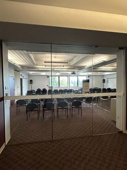 More Photos Of 2828 S Corbett Ave, Portland Office For Sale