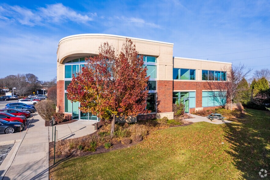 More Photos Of 5650 N Green Bay Ave, Glendale Medical For Lease