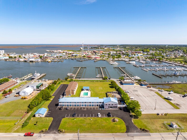 More Photos Of 700 Norris Harbor Dr, Crisfield Hotel For Sale