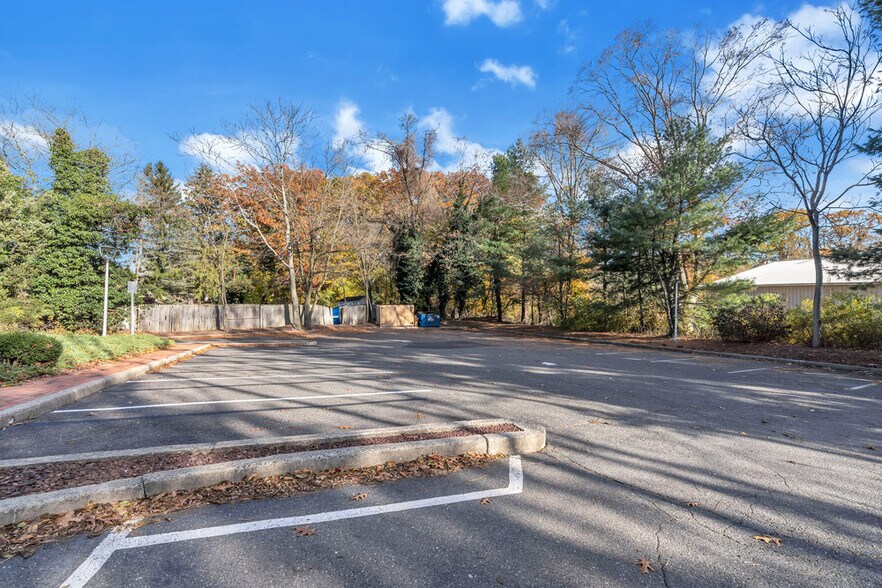 More Photos Of 411 State Route 34 N, Colts Neck Storefront Retail Office For Lease