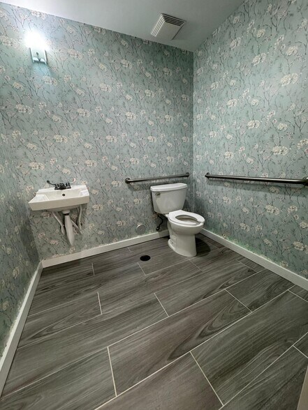 More Photos Of 8381 NW 56th St, Doral Flex For Lease