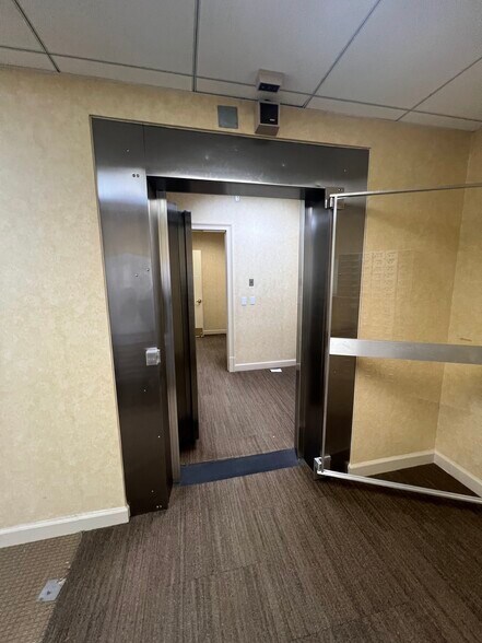 More Photos Of 6480 Milgen Rd, Midland Bank For Lease