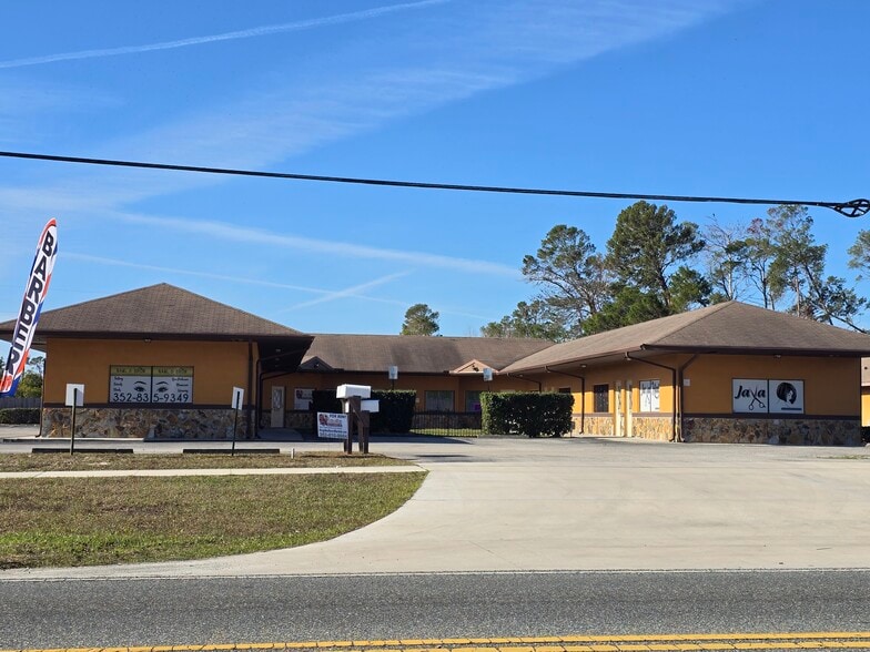 Primary Photo Of 6129 Deltona Blvd, Spring Hill Unknown For Lease