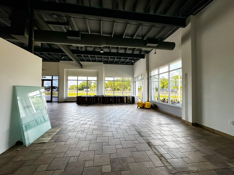 More Photos Of 425 S Lake Parker Ave, Lakeland Office For Lease