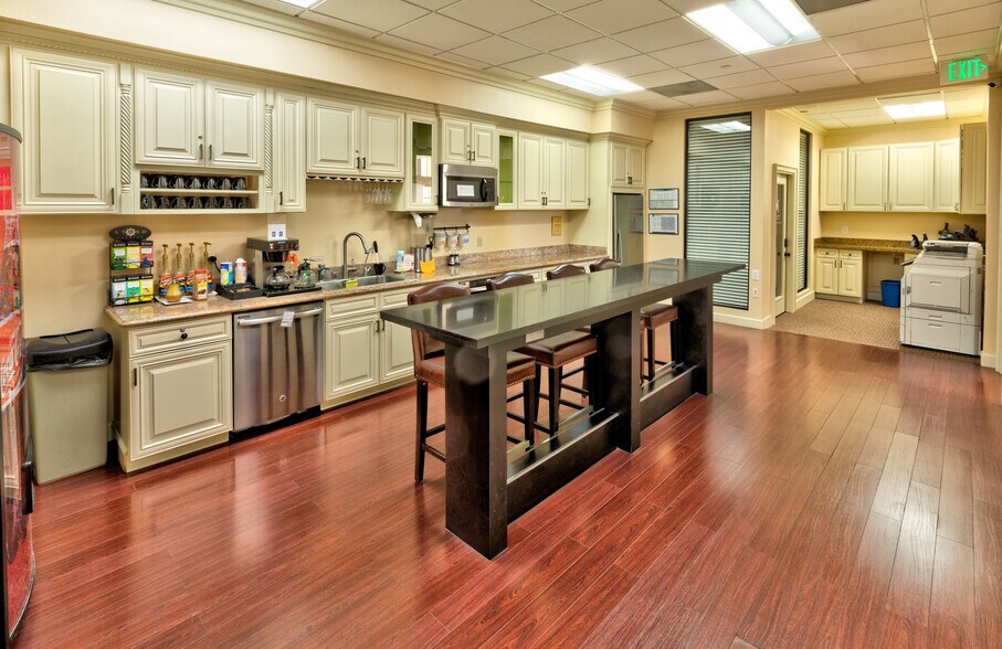 More Photos Of 51 E Campbell Ave, Campbell Medical For Lease