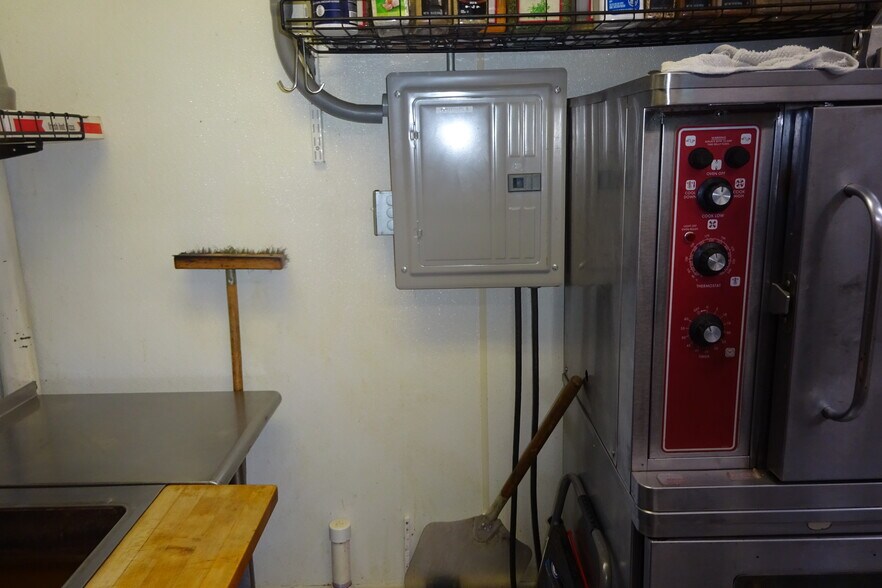 More Photos Of 427 N Chestnut St, Lansdale General Retail For Sale