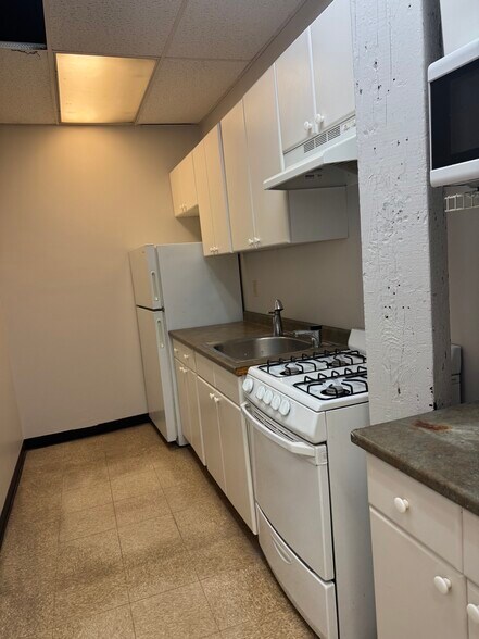 More Photos Of 8 Van Tassell Ct, Norwalk Flex For Lease