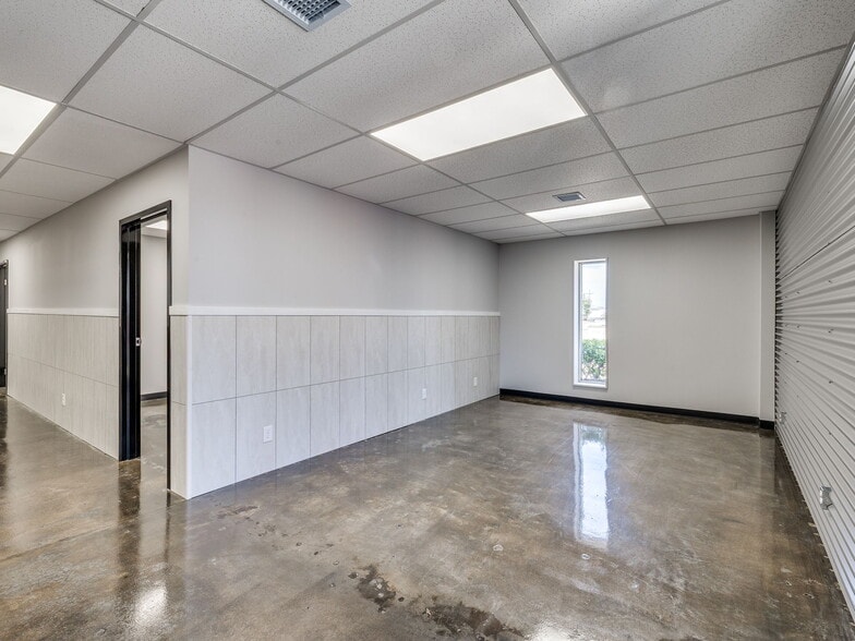 More Photos Of 9906 E 55th Pl, Tulsa Industrial For Lease