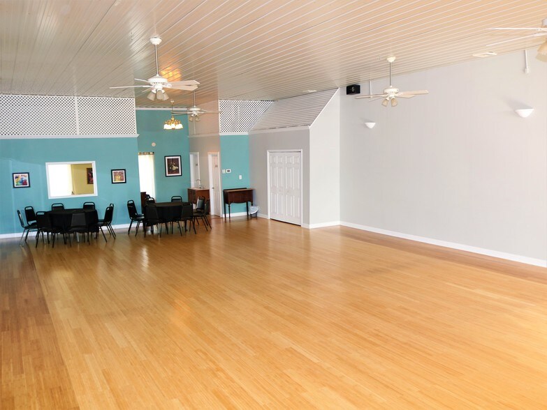 More Photos Of 1523 Parkway Ave, Ewing Showroom For Lease
