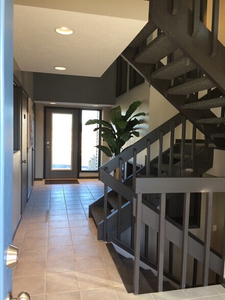 More Photos Of 1026-1028 E Riverside Blvd, Loves Park Office For Lease