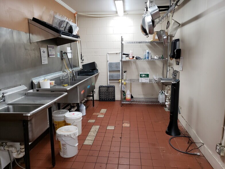 More Photos Of 102 S Armed Forces Blvd, Warner Robins Restaurant For Sale