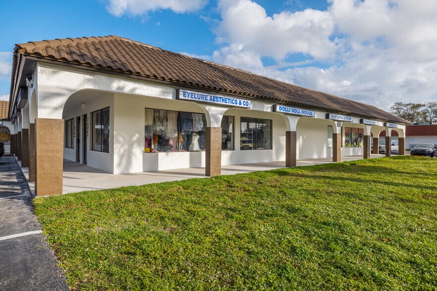 More Photos Of 1120 Sunset Strip, Sunrise Freestanding For Lease