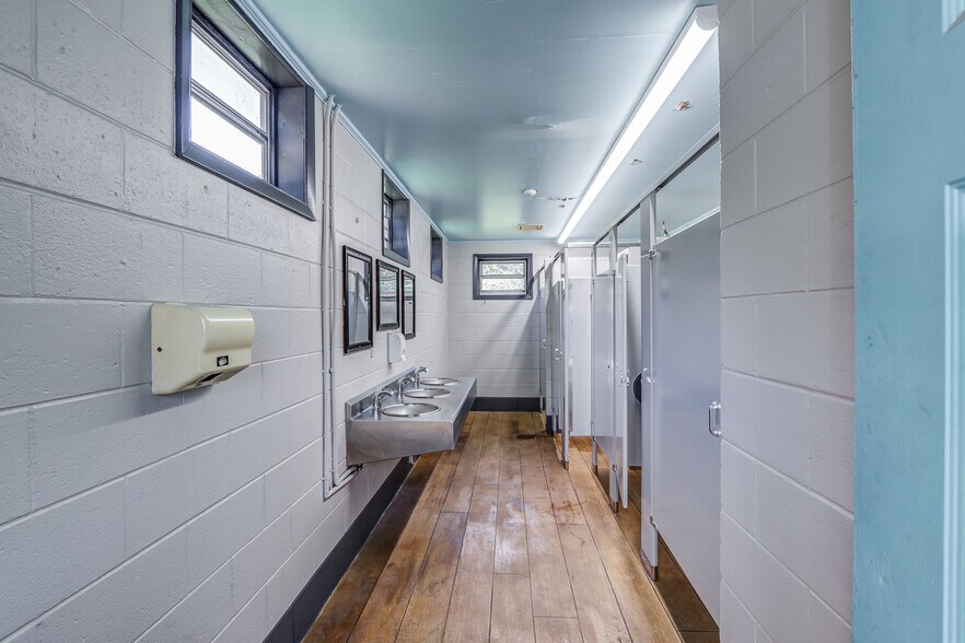 More Photos Of 1105 W Lake Rd, Spout Spring Trailer Camper Park For Sale