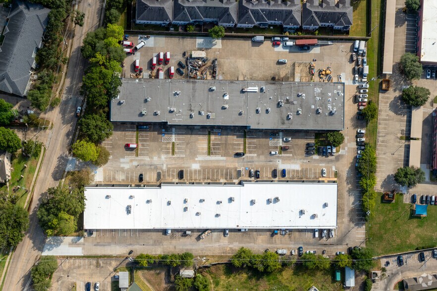 More Photos Of 11381 Meadowglen Ln, Houston Unknown For Lease