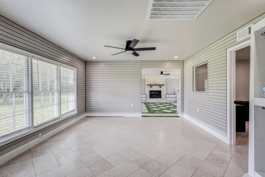 More Photos Of 4877 Sam Rayburn Hwy, Anna Office For Lease