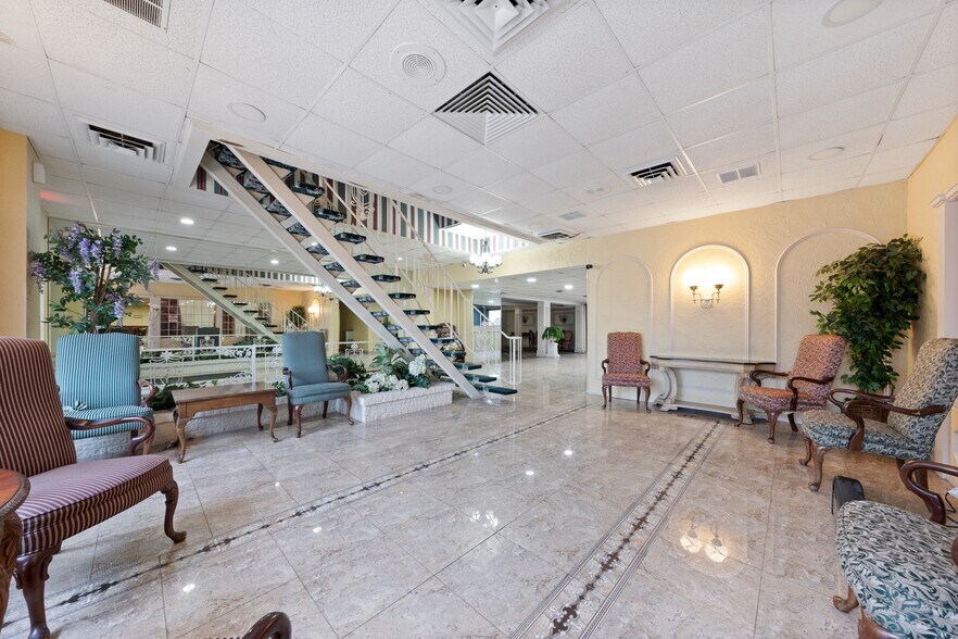 More Photos Of 1530 Cleveland Rd, Sandusky Hotel For Sale