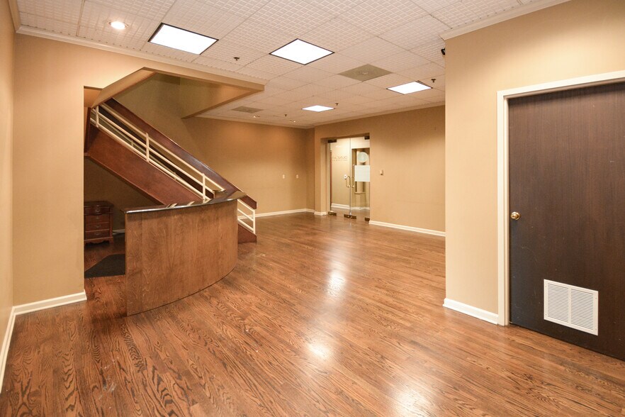 More Photos Of 900 S Shackleford Rd, Little Rock Office For Lease