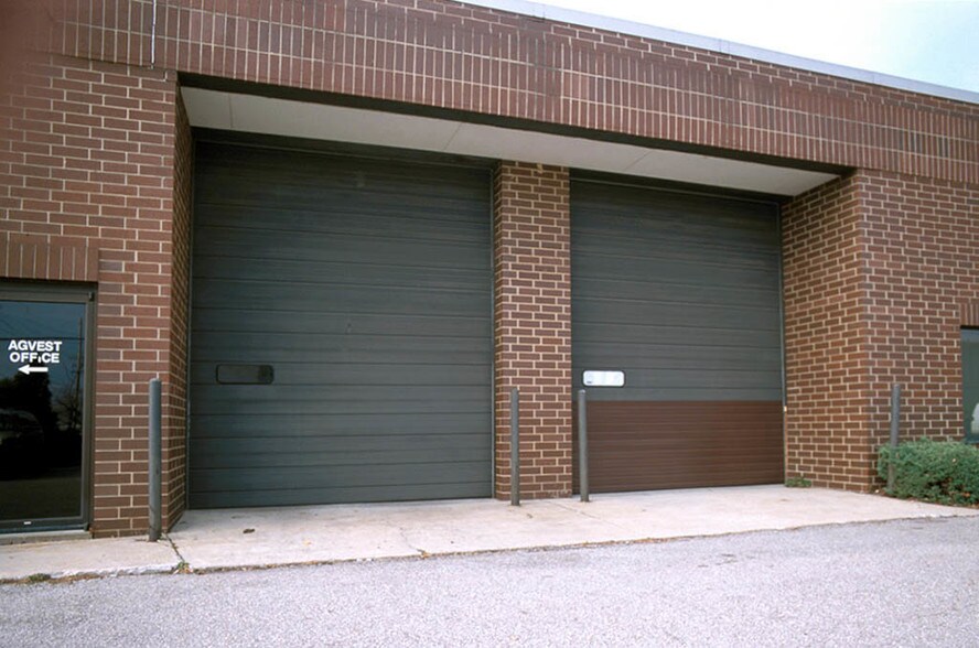 More Photos Of 26001 Miles Rd, Warrensville Heights Warehouse For Lease