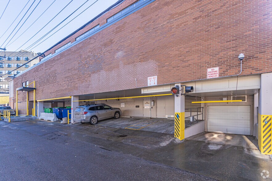 More Photos Of 10504-10508 82nd Ave NW, Edmonton Office For Lease