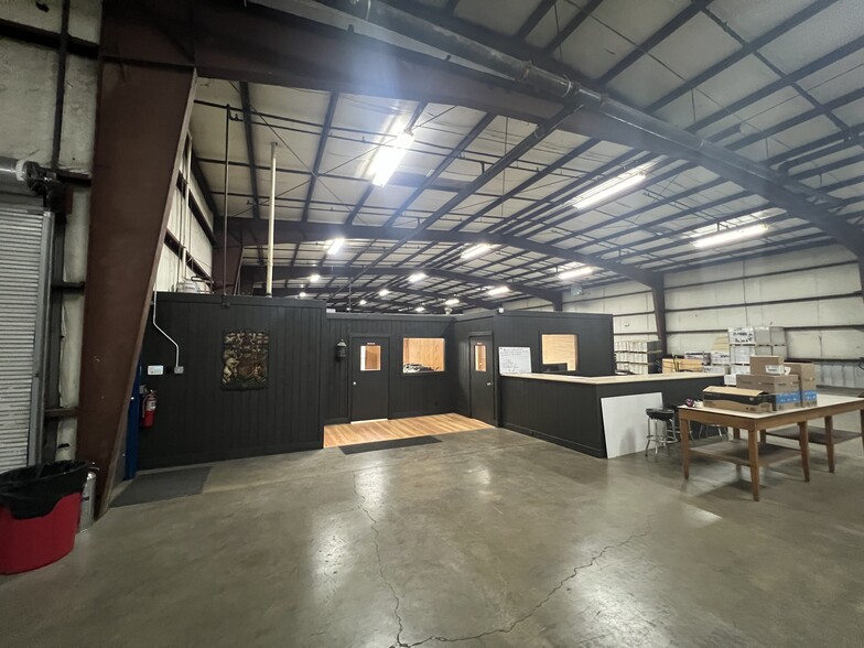 More Photos Of 200 Powercorp Dr, Chattanooga Manufacturing For Lease