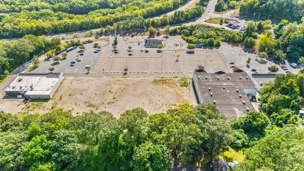 More Photos Of 814-850- Derby Ave, Seymour Unknown For Lease