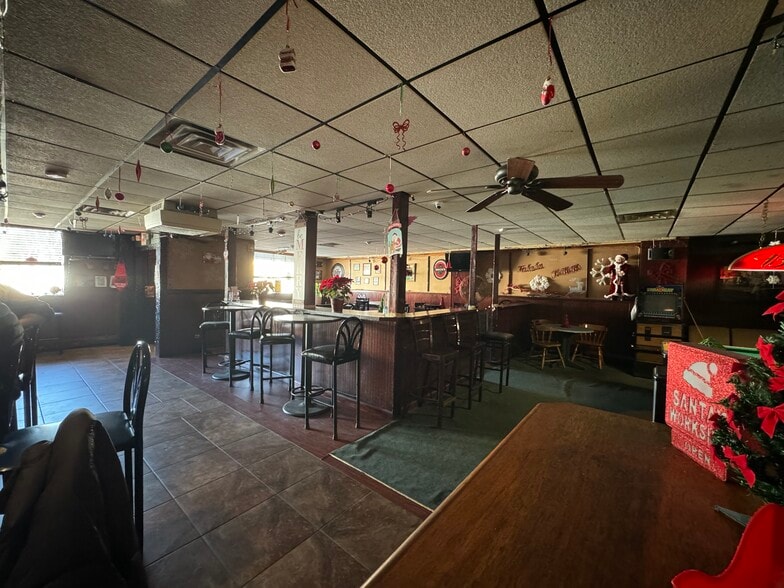 More Photos Of 609 W Montauk Hwy, Lindenhurst Bar For Sale