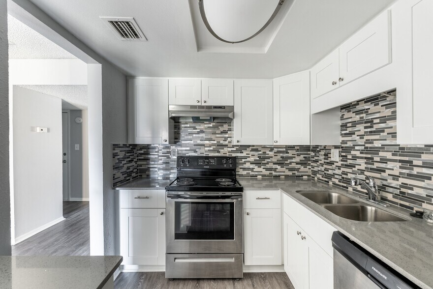 More Photos Of 5659 Del Prado Dr, Tampa Apartments For Sale