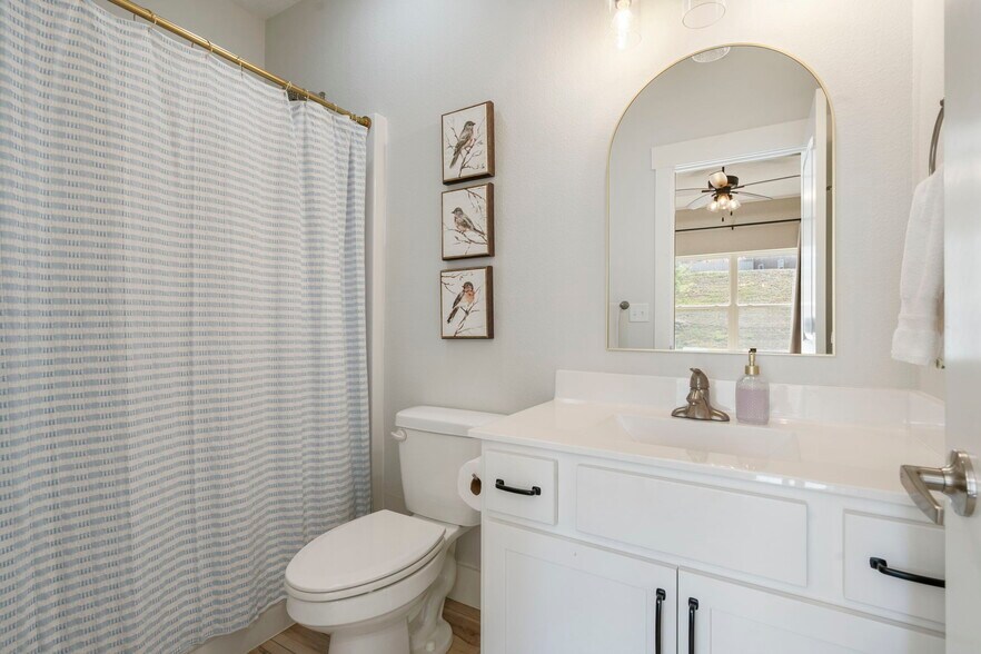 More Photos Of 129 Pioneer Peak, Kimberling City Specialty For Sale