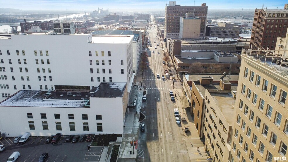 More Photos Of 113 SW Adams St, Peoria Office For Sale