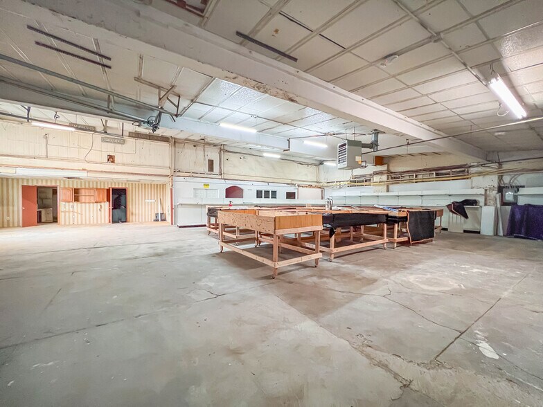 More Photos Of 222 E Bridge St, Morrisville Light Distribution For Sale