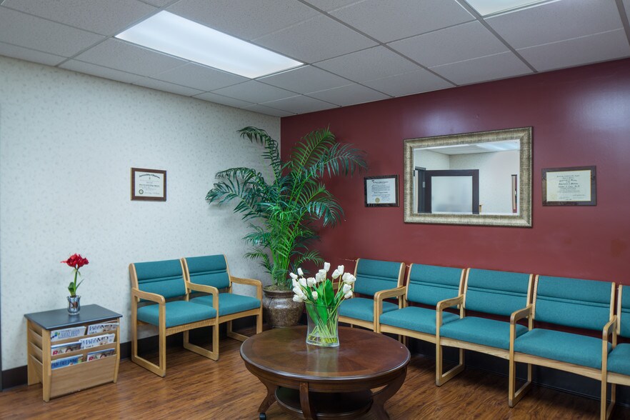 More Photos Of 18350 Roscoe Blvd, Northridge Unknown For Lease