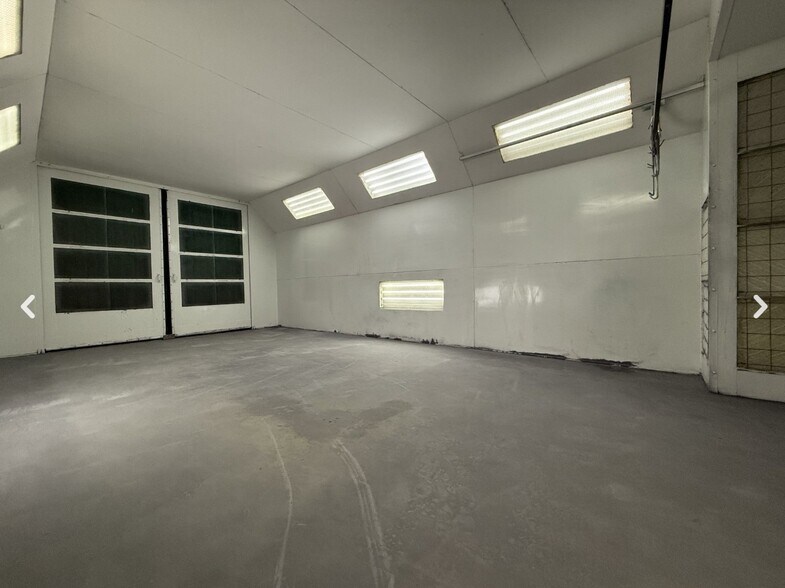 More Photos Of 910 51st Ave N, Nashville Auto Repair For Sale