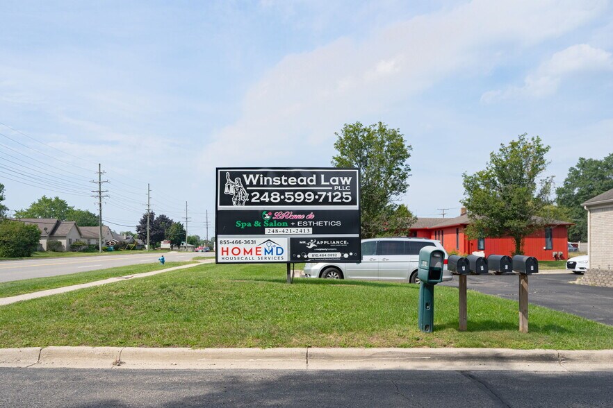 More Photos Of 4565-4568 W Walton Blvd, Waterford Medical For Sale
