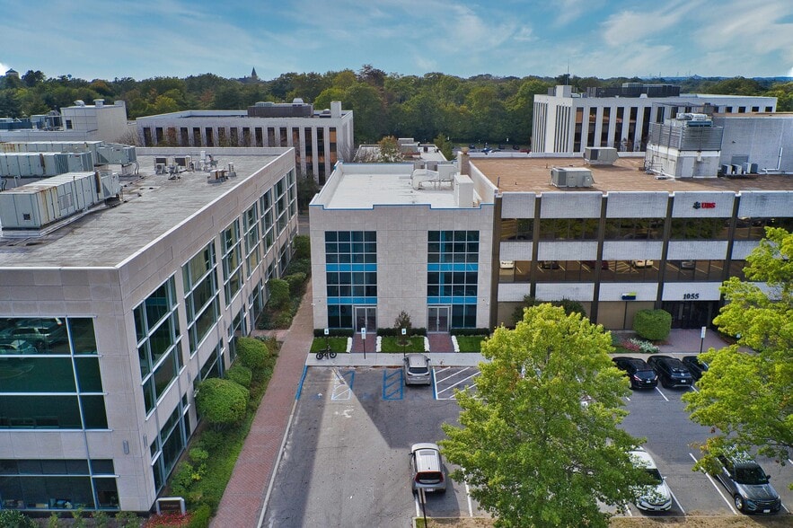 More Photos Of 1051 Franklin Ave, Garden City Office For Sale