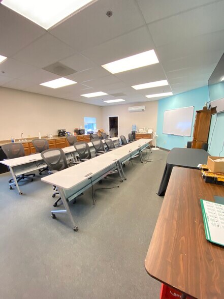More Photos Of 29315 Clayton Ave, Wickliffe Warehouse For Lease