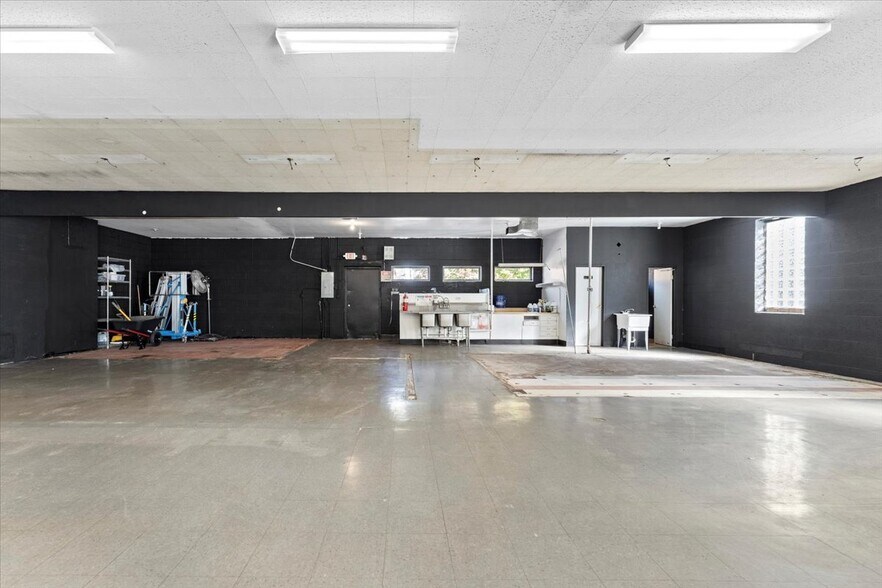 More Photos Of 7560 Macomb St, Grosse Ile Storefront Retail Office For Sale