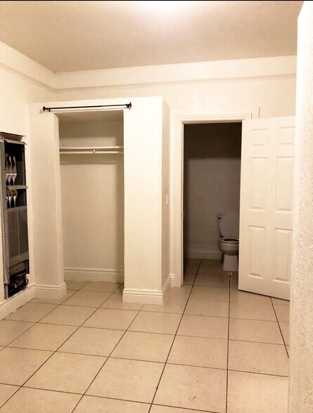 More Photos Of 1317 Linwood Ave, Los Angeles Apartments For Sale
