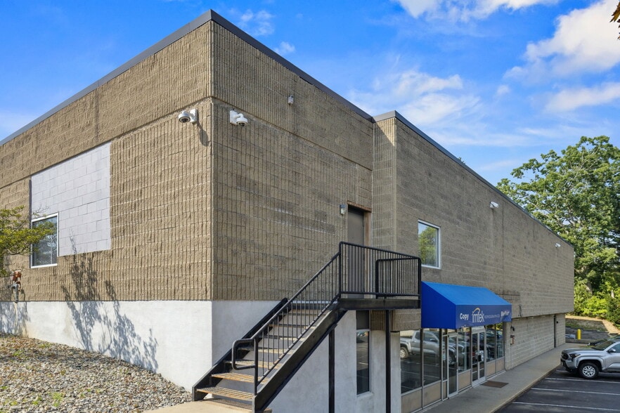 More Photos Of 175 Amherst St, Nashua Freestanding For Lease